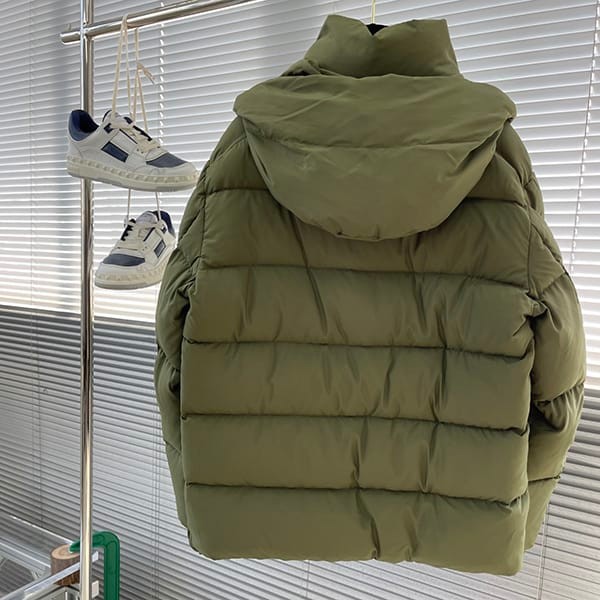 最安値挑戦モンクレール パチモン VEZERE ショート ダウンジャケット mop03401